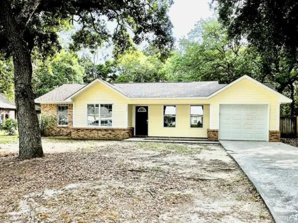 909 Orange St, Ocean Springs, MS 39564
