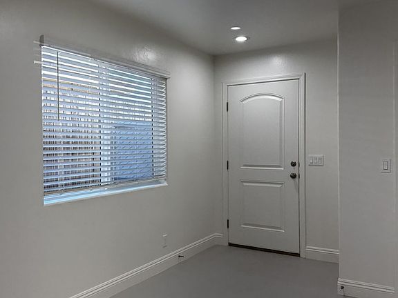 2nd image of 1205 W Mariposa Ave