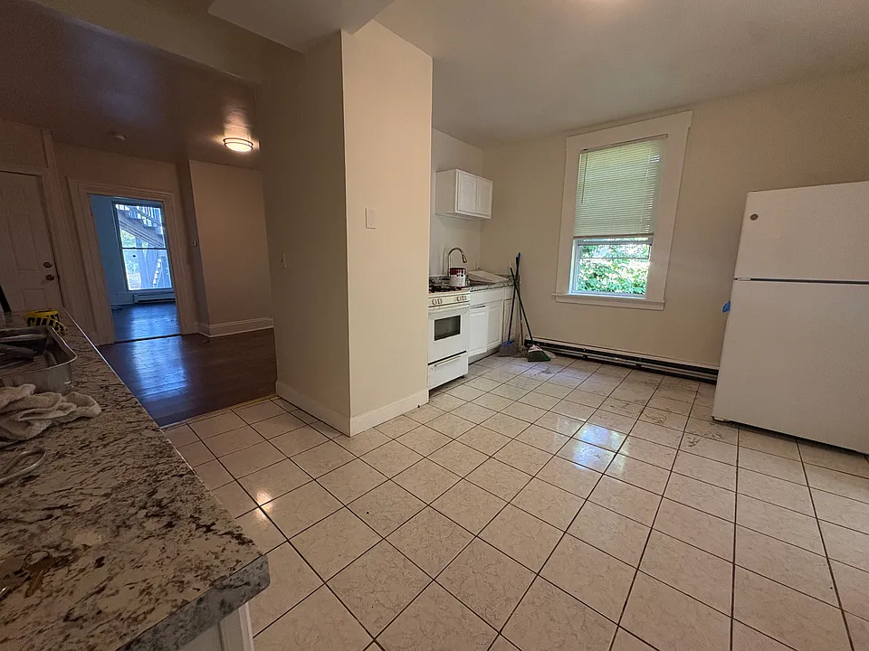 8 Hammond St #1