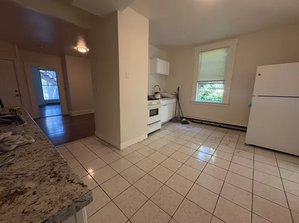 8 Hammond St #1, Worcester, MA 01610