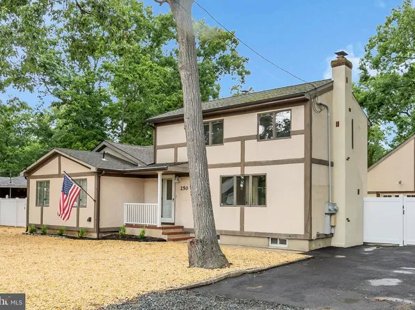 250 Station Dr, Forked River, NJ 08731