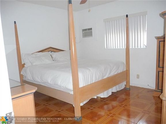5th image of 4556 N Ocean Dr APT 4