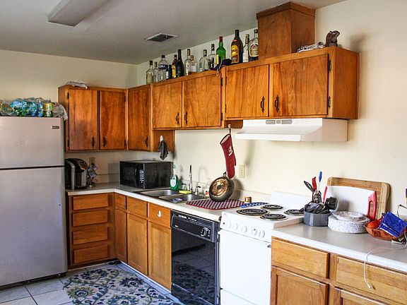 2nd image of 822 Essex Dr