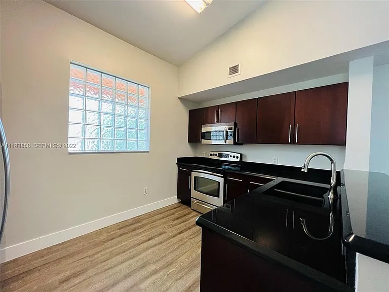 6944 SW 39th St #B203 — Photo 2