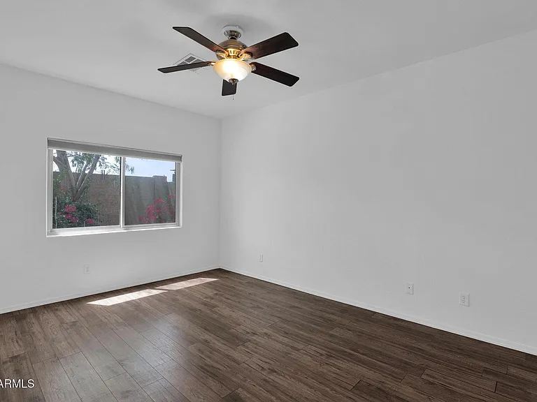 5820 S 26th Pl — Photo 12