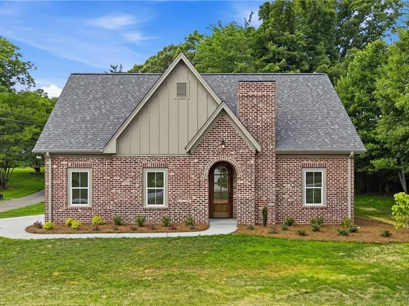 124 Shady Brook Ln, Lewisville, NC 27023