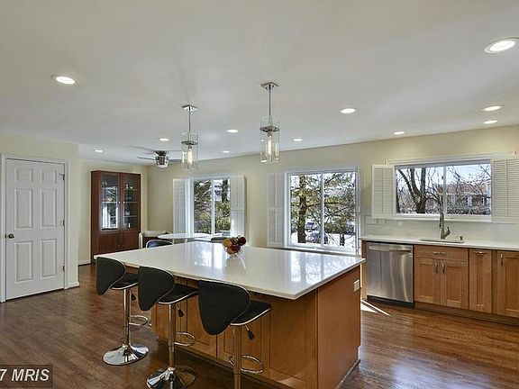 3rd image of 2812 Oakton Manor Ct