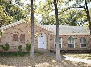 211 W Ash Ln, Euless, TX 76039