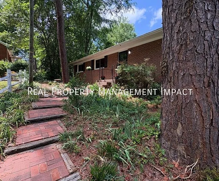1909 Birmingham Ave — Photo 2