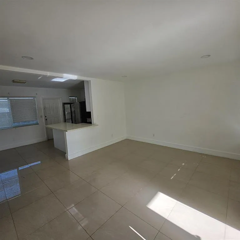 2 bed, 1.0 bath, 1200 sqft, $2,300 — Photo 1