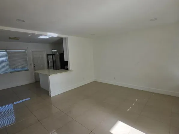 181 NE 168th St #2, Miami, FL 33162