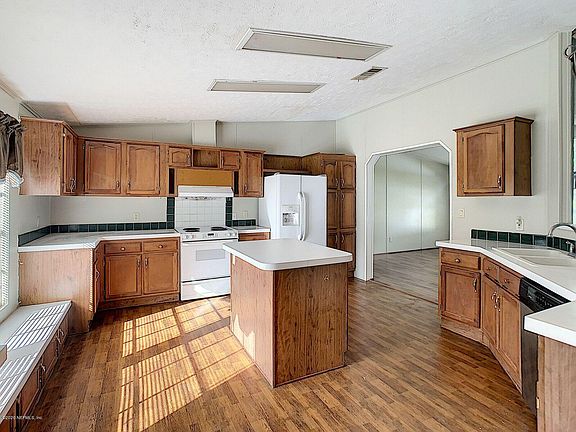 5th image of 8581 Garden St