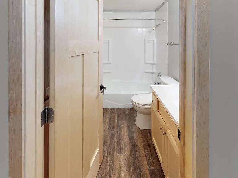 Upstairs full bathroom
