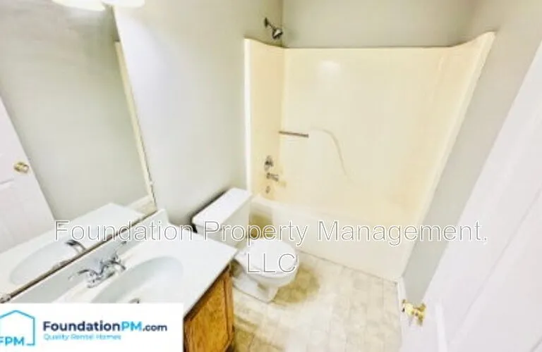2663 Bay Pointe Cir W — Photo 13