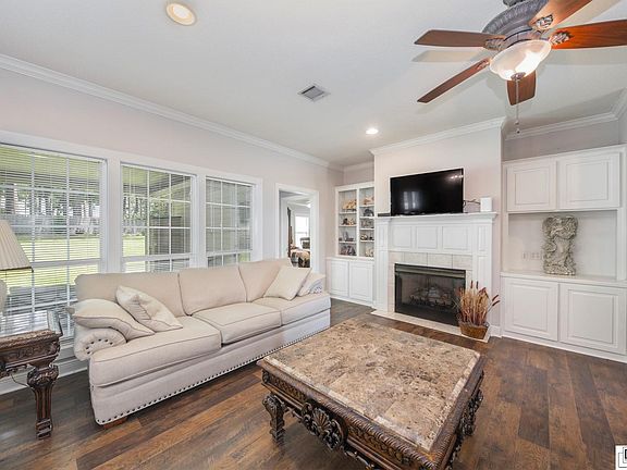 3rd image of 134 W Highland Ave