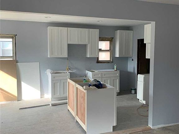 5th image of 11910 223rd St