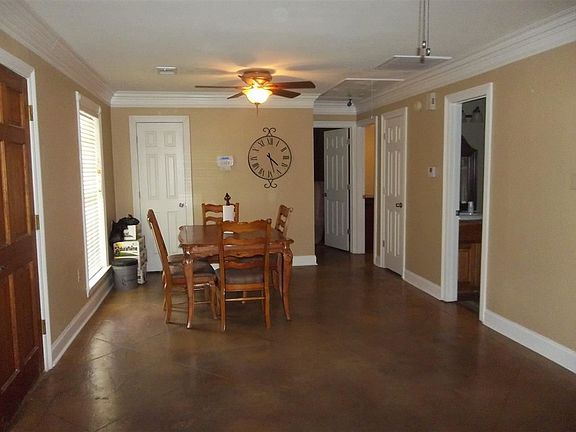 5th image of 105 Joan St
