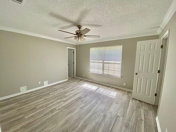 4th image of 1411 Desert Storm Dr
