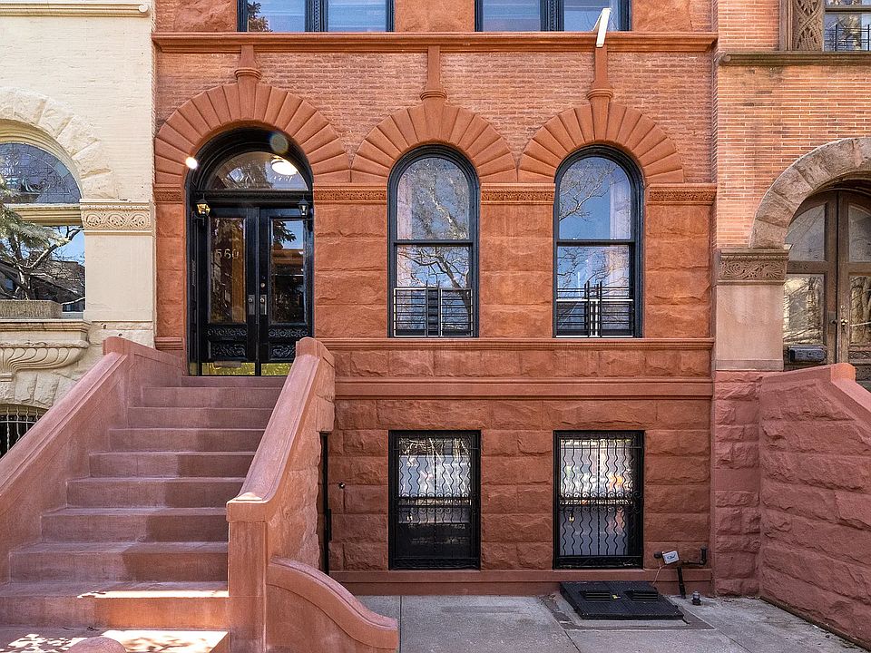 1st image of 560 2nd St #560