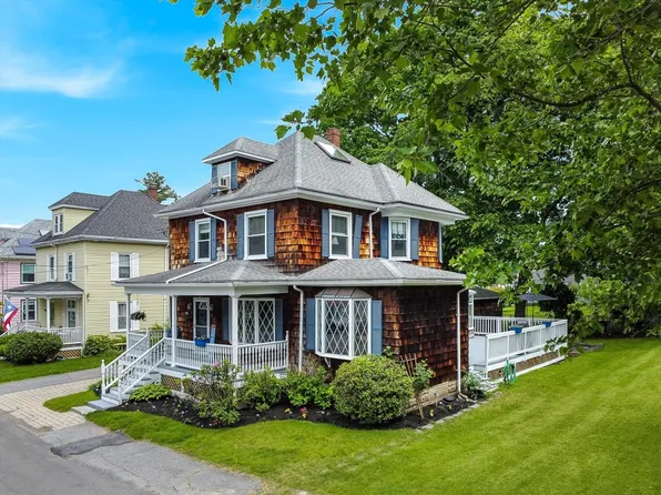 24 Hawthorne St, Haverhill, MA 01835