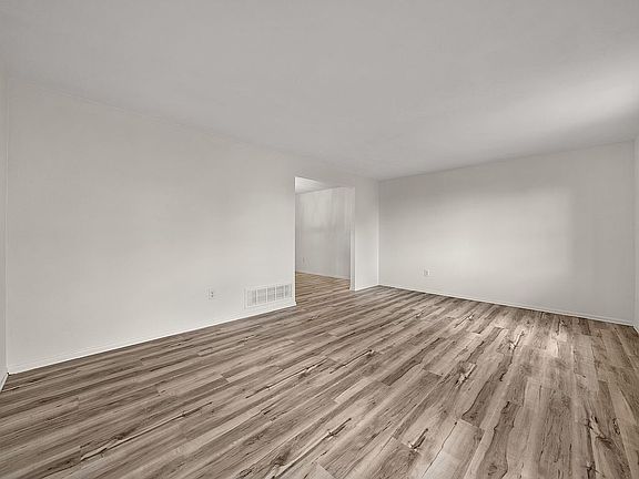 3rd image of 1562 Hedwig Dr