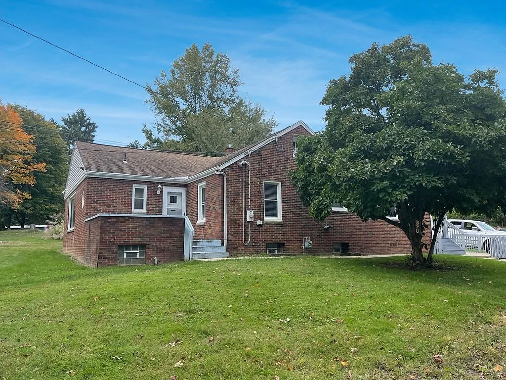 975 Boyce Rd photo 1
