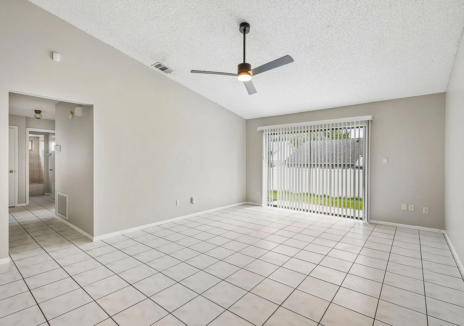 Great 3BR/2BA Oviedo Home in Alafaya Woods — Photo 4