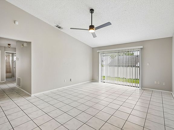 4th image of 1008 Olliff Way