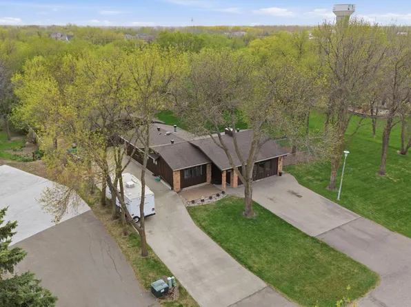 3826 Kensington Dr, West Fargo, ND 58078