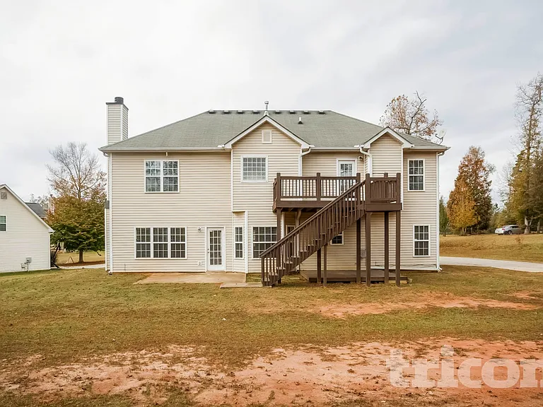 585 Chastleton Dr — Photo 15