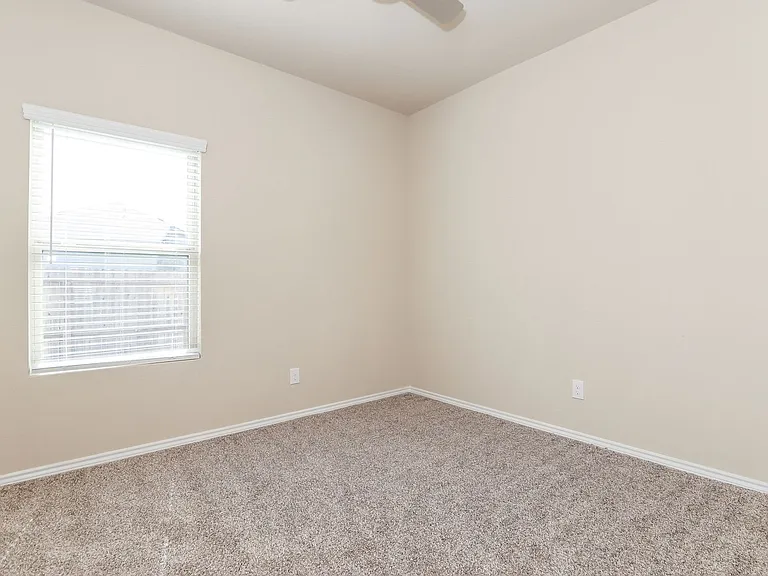 10906 Airmen Dr — Photo 14