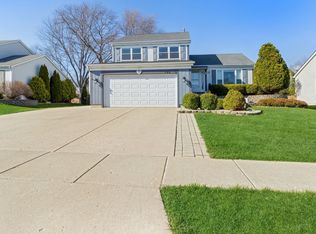 756 Medford Dr, South Elgin, IL 60177