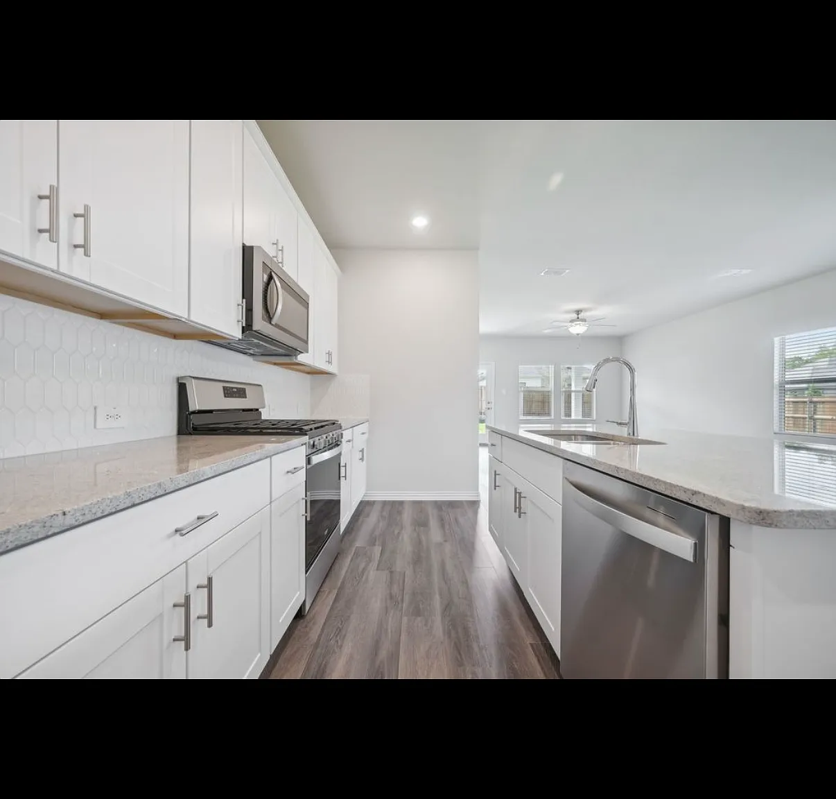4 bed, 2.5 bath, 2255 sqft, $2,300 — Photo 2