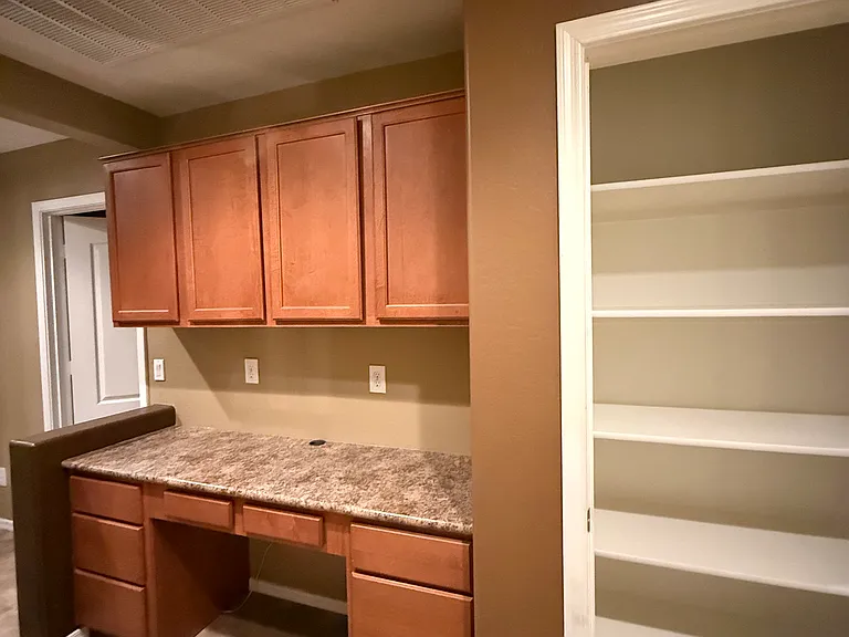 15435 W Canterbury Dr — Photo 9