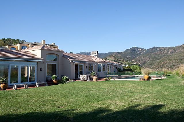 Main Exterior & Yard