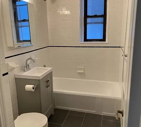 5th image of 125 Hawthorne St APT 2L