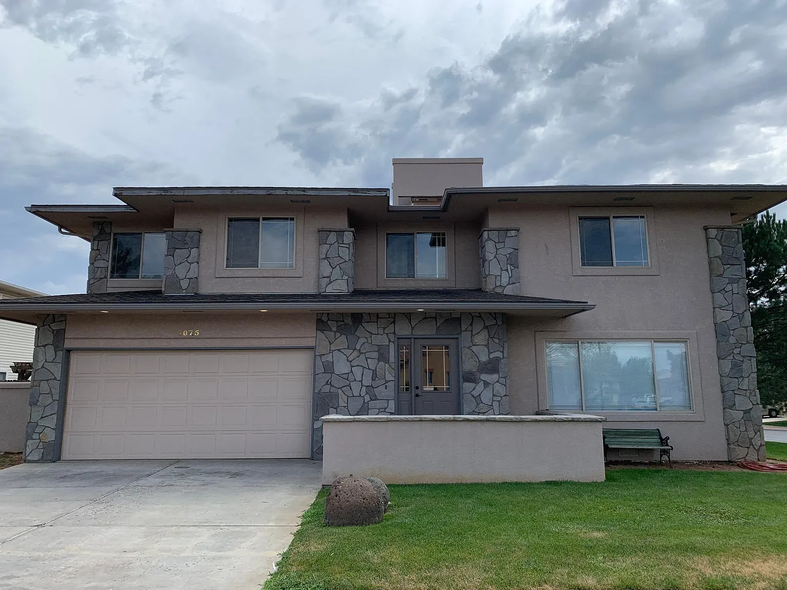 4 bed, 2.5 bath, 2083 sqft, $2,300 — Photo 1