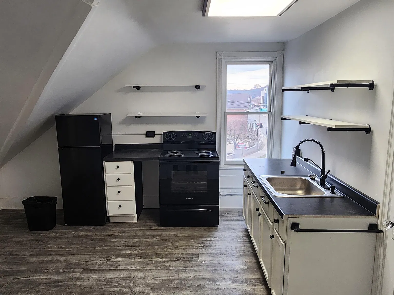 1004 Bluff St — Photo 3