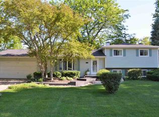 7122 Bellevue Dr, Mt Pleasant, MI 48858