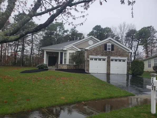 107 Hyannis Ct, Galloway, NJ 08205