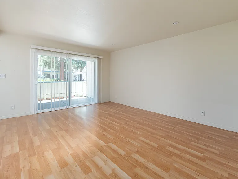 208 Sequim Cmn — Photo 5