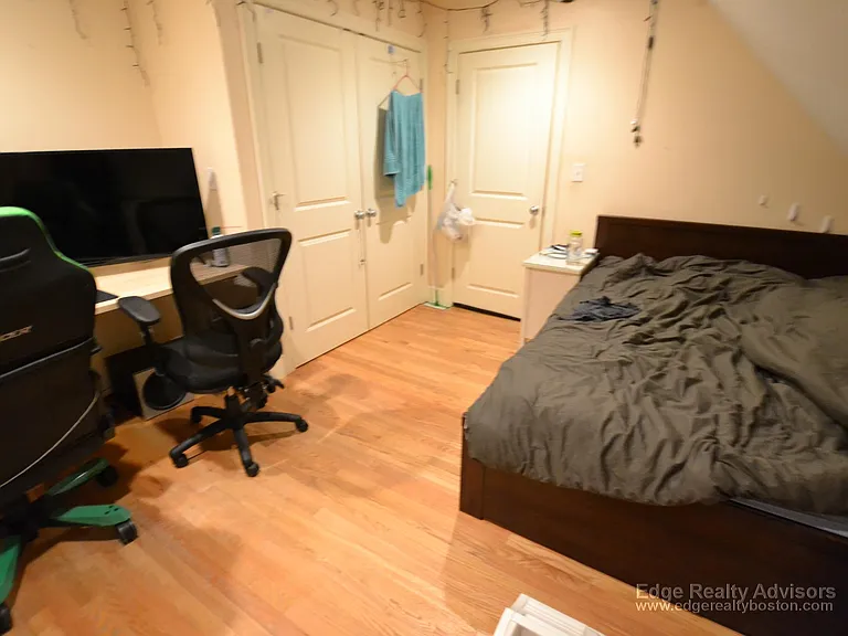 27 Lothrop St #2A — Photo 9