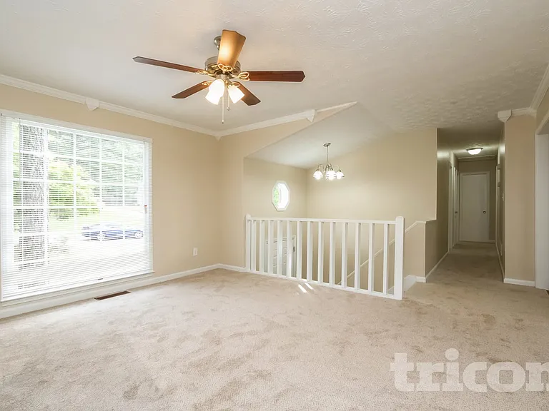604 Cedar Creek Dr — Photo 5