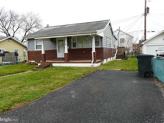 2nd image of 1009 Fuselage Ave