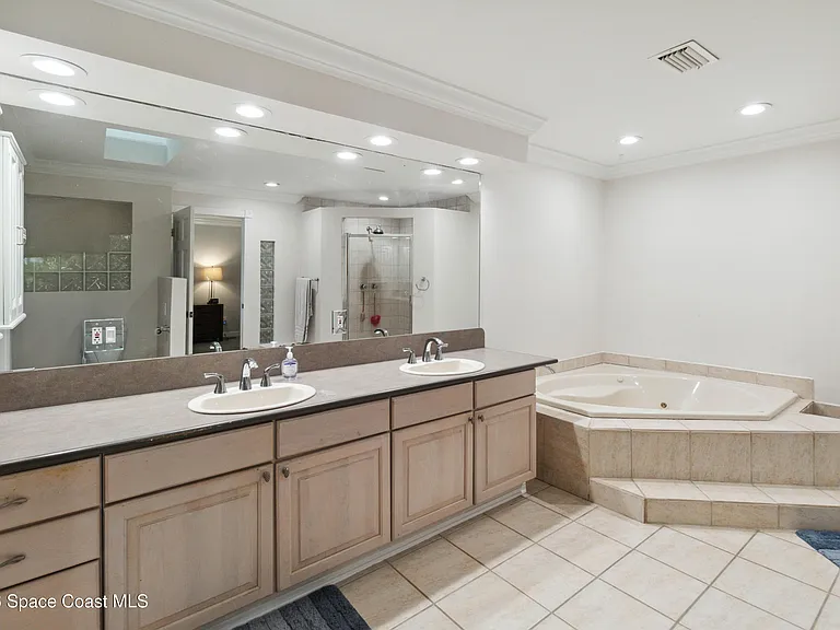 1201 S Shannon Ave — Photo 25