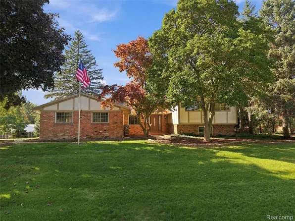 5150 Glengate Rd, Rochester, MI 48306