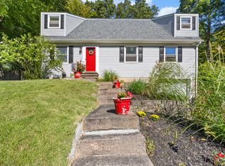 138 Red Robin Rd, Naugatuck, CT 06770