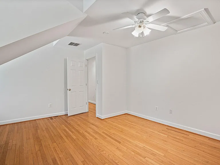 7712 Dolly Dr — Photo 36