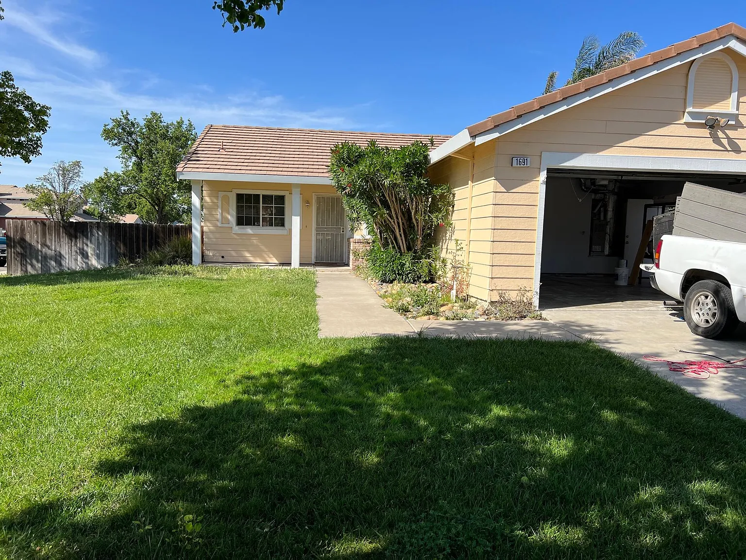 1691 Etta Way photo 1