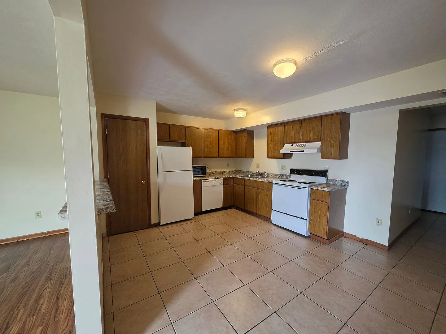 1509 Whitehall Blvd — Photo 4